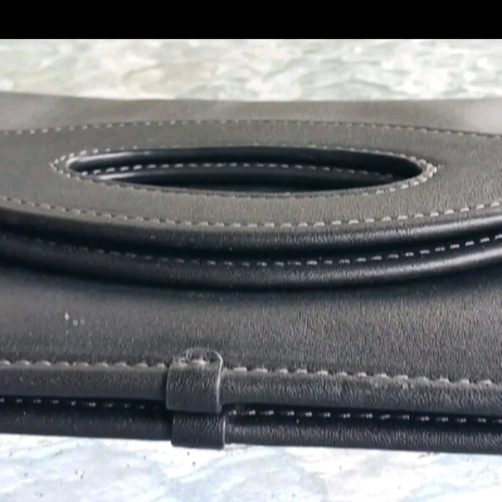 Black Leather Shoulder Bag with Gold Chain - Picture 5 of 7